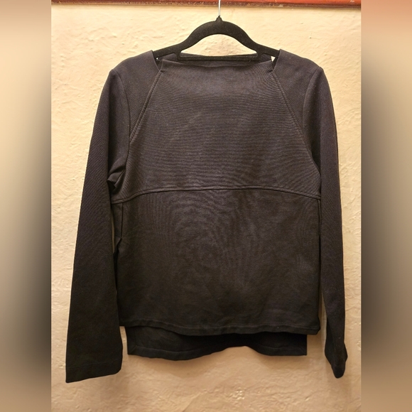 Minimalist Black Top | Structured Knit Pullover | French Label - Picture 4 of 8